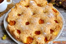 Абрикосовый пирог на яблочной подушке