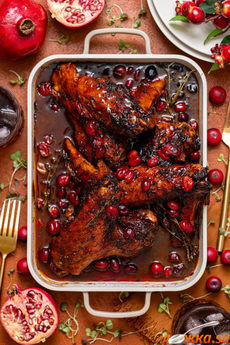 Запечённые крылья индейки в сладком остром клюквенно гранатовом соусе - нажмите, чтобы увидеть в полном размере Запечённые крылья индейки в сладком остром клюквенно гранатовом соусе