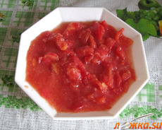 Салат с помидорами и чесноком (помидорный салат)