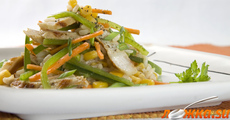 Ароматный салат из риса со свининой