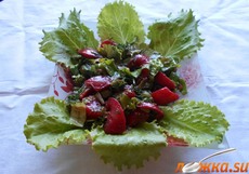 Салат витаминный с листьями салата