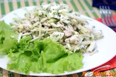 Салат с курицей и зеленой редькой