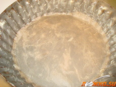 Пирог со сливами и ванильным кремом