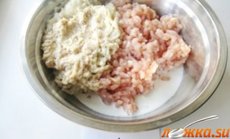 Пожарские котлеты с гарниром из пюре и грибами