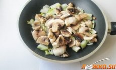 Пожарские котлеты с гарниром из пюре и грибами