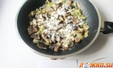 Пожарские котлеты с гарниром из пюре и грибами