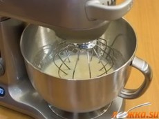 Шоколадные блинчики с бананами и орехами
