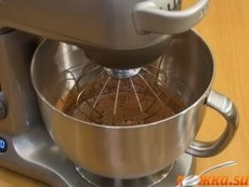 Шоколадные блинчики с бананами и орехами