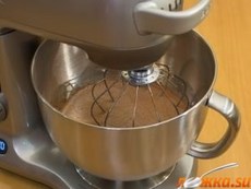 Шоколадные блинчики с бананами и орехами