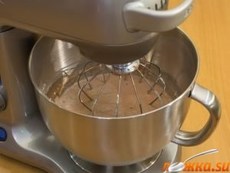 Шоколадные блинчики с бананами и орехами