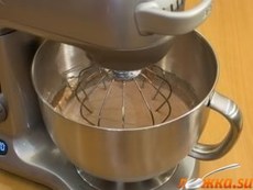 Шоколадные блинчики с бананами и орехами