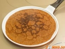 Шоколадные блинчики с бананами и орехами