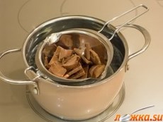 Шоколадные блинчики с бананами и орехами