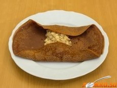 Шоколадные блинчики с бананами и орехами