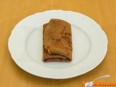 Шоколадные блинчики с бананами и орехами