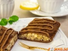 Шоколадные блинчики с бананами и орехами