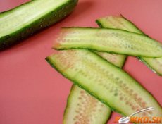 Канапе с огурцом на шпажках