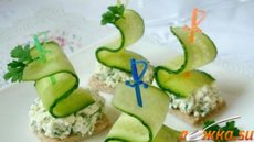 Канапе с огурцом на шпажках