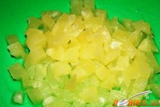 Салат с сыром и ананасами