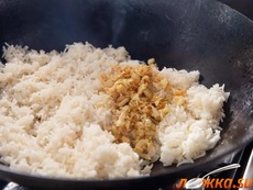 Ароматный рис с чесноком