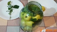 Квашеные яблоки.